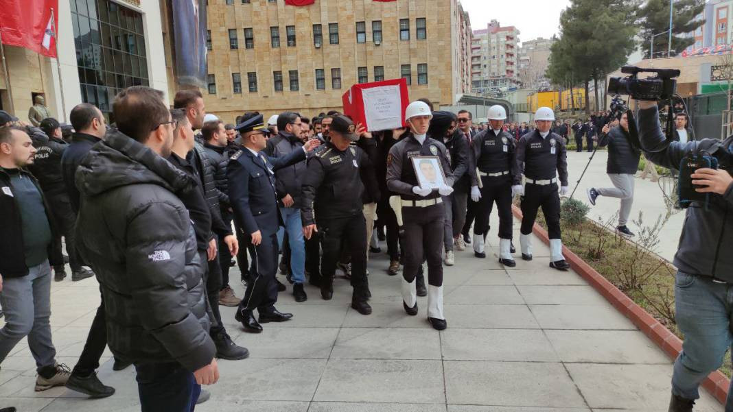Şehit olan polisle ilgili kahreden detay! Hem doğum günüydü hem de mezuniyetin yıl dönümüydü - Resim: 19
